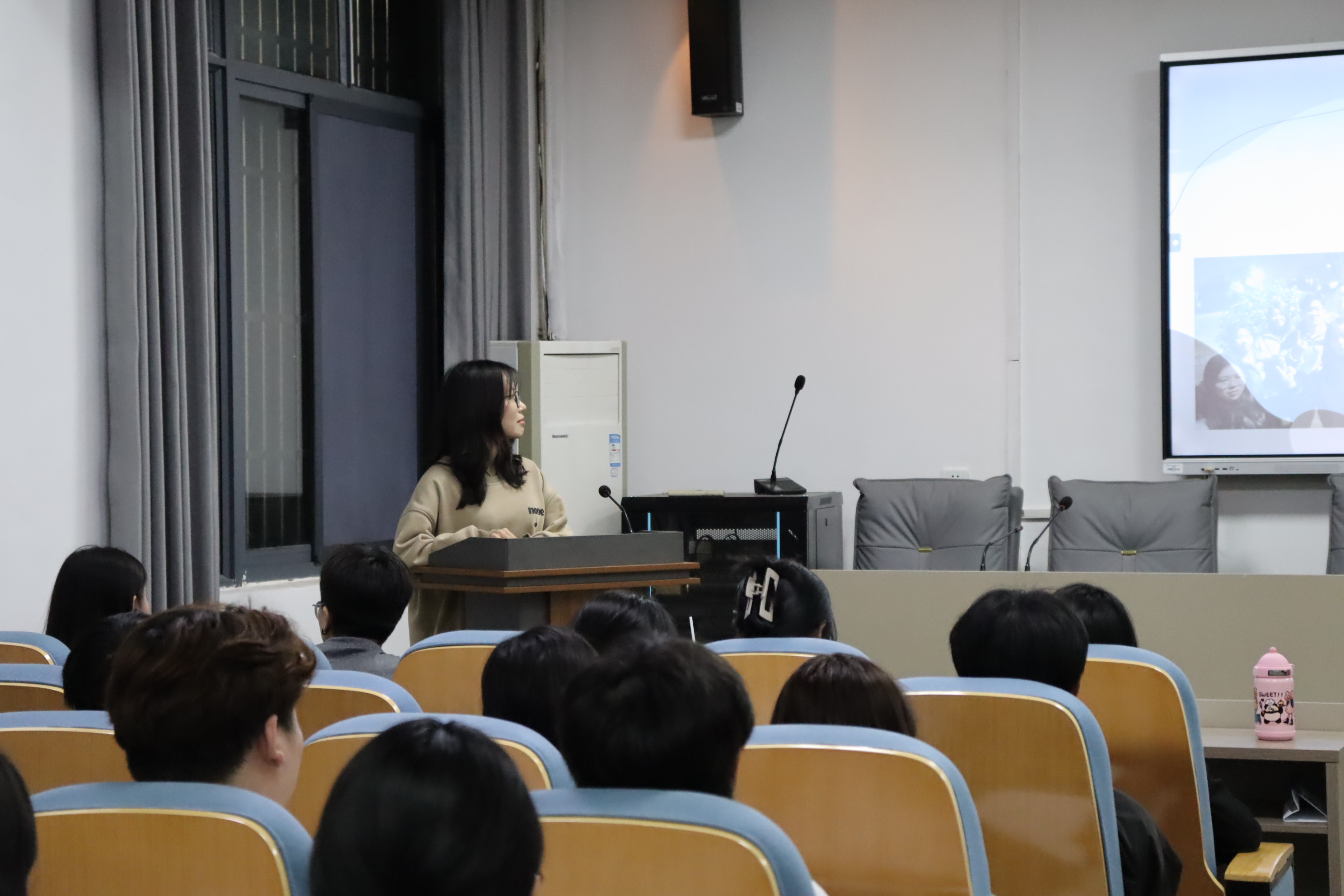 5e8ced67778a4581b71784406a122718.jpg 5e8ced67778a4581b71784406a122718.jpg